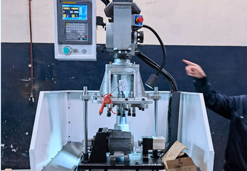 多轴攻丝机降低工作强度